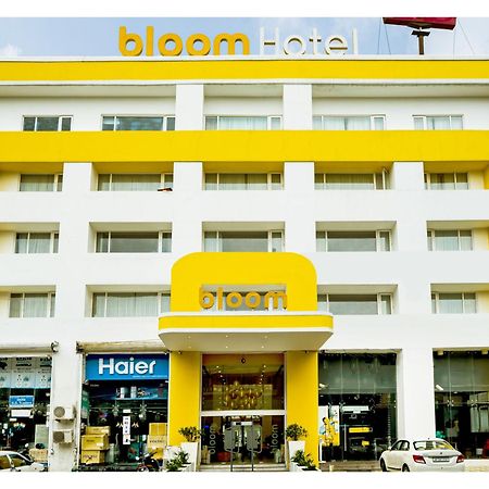 Bloom Hotel - Jammu Bagian luar foto