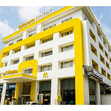 Bloom Hotel - Jammu Bagian luar foto