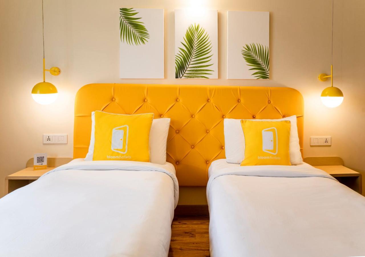 Bloom Hotel - Jammu Bagian luar foto