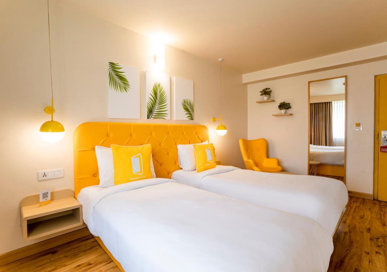 Bloom Hotel - Jammu Bagian luar foto